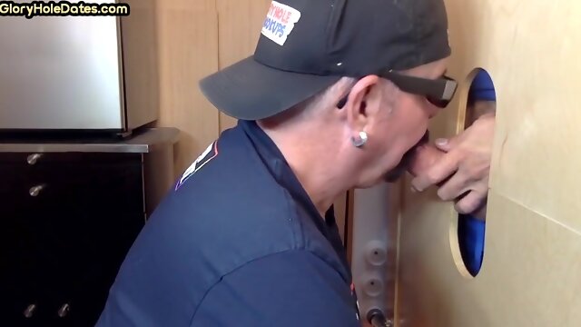 Moustache mature DILF sucks rod in gloryhole couple