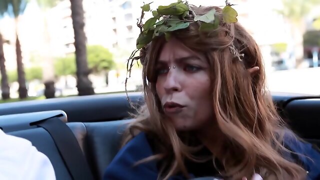 Es la MAGIA DEL PORNO. Cambio radical, de Elfo maloliente a Princesita