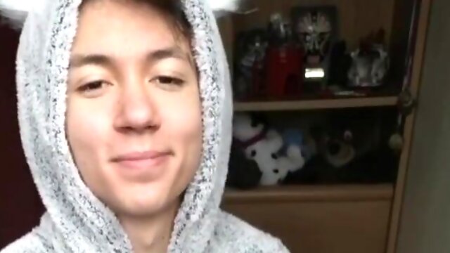 Nice bitch wants a biiiig manstick :)