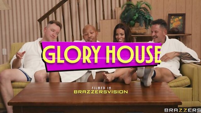 Brazzers Exxtra featuring Kira Noir and Isa Bellas fmm video