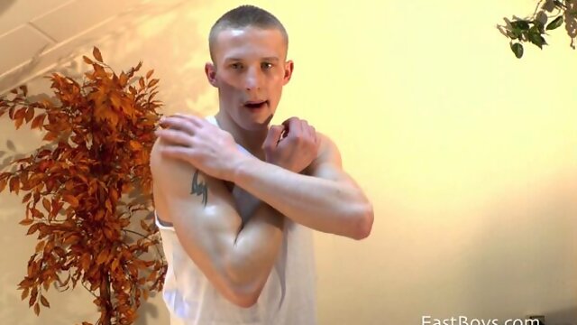 Brian Owen shows just how beefy he fucking is