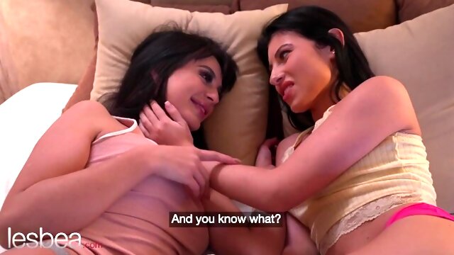 Orgazmus, Arcra Űlés, Leszbikus