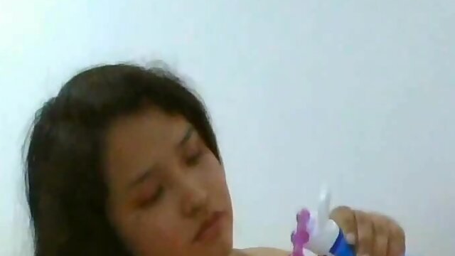 Preparando el jugete sexual para meter al culo