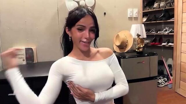 Tattoed Amateur Webcam Girl Hot Dildo Action Masturbation