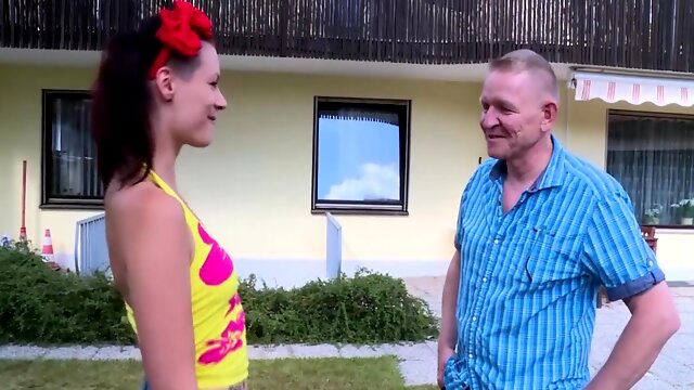 Tatoeage, Buurvrouw, Grote Pik, Tiener