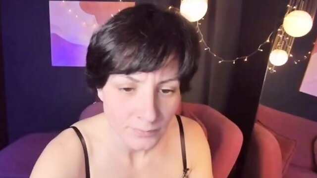 Amateur webcam girl masturbate big dildo