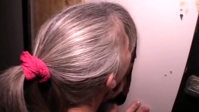 Langt Ned I Halsen, GILF