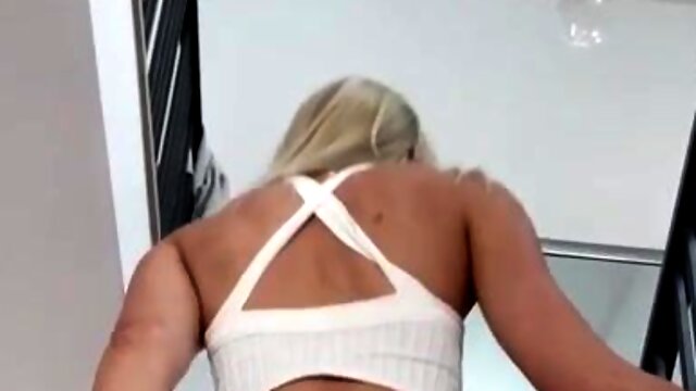 Lina Belfiore Wondrous Booty Taunt Staircase Vid Leaked