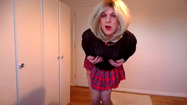 Miniskirt Solo, Crossdresser
