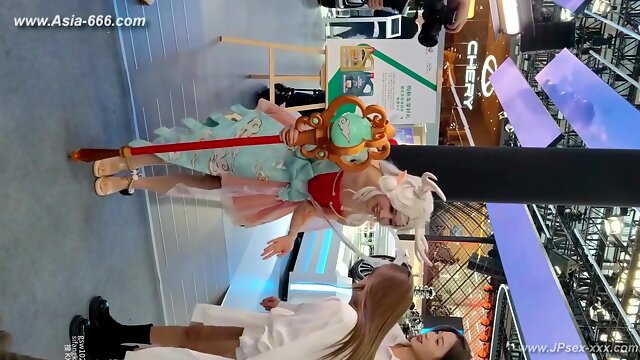 Debajo De Las Faldas