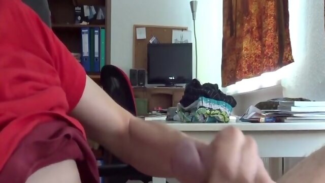 Thin Twunk Pops Rock hard