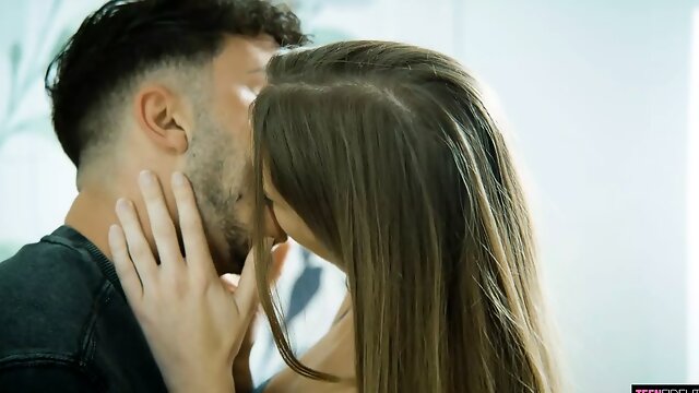 Spanish Petite Teen Mary Popiense