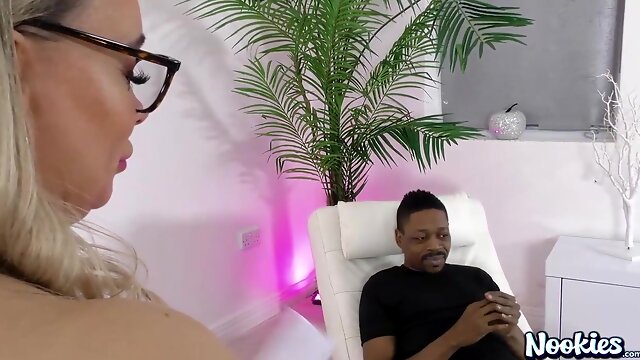 Sex Therapist with Eva May - NOOKIES