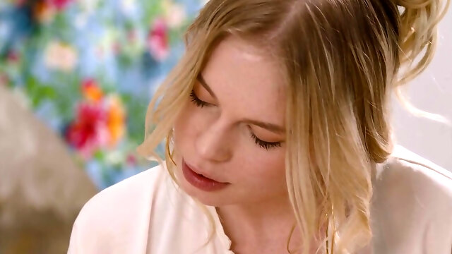 Pienet Tissit, 18, Lesbo