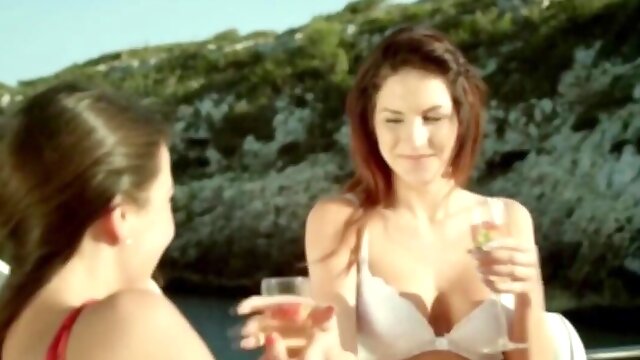 Szabadban, Leszbikus