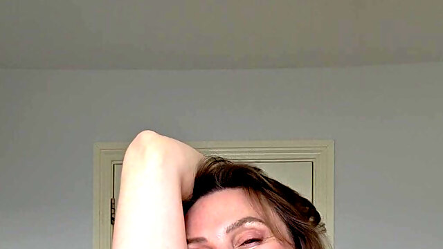 Hairy Sweaty Gym Armpits Gace Me a Wet Patch in My Knickers