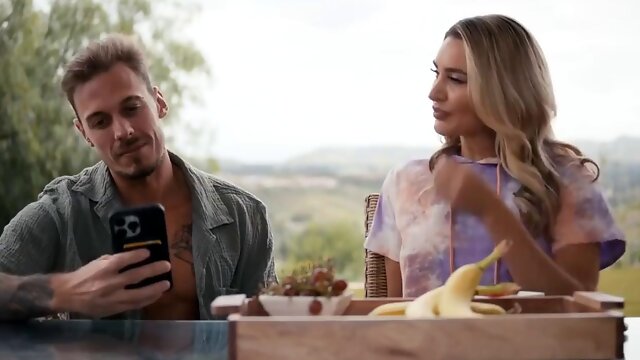 Couple, Blondie