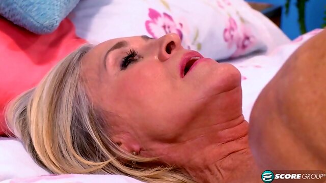 Mature Anal