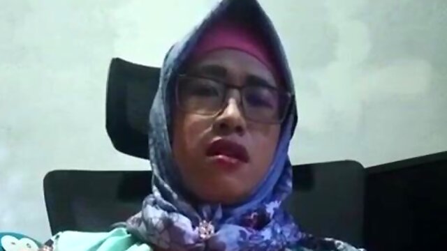 Magnificent Massive Boobs Hijab Tranny Wank
