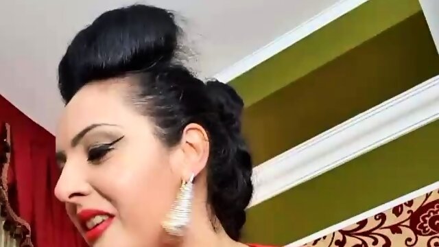 Love Chat Big Boobs Brunette Masturbating For Cam