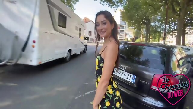 Valentina Est Une Petite Coquine Accro Au Sexe
