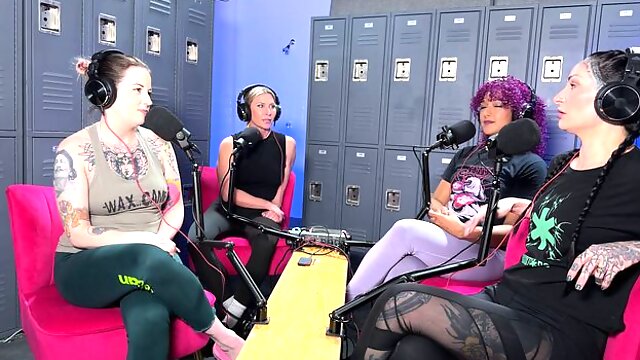 Watch easy-on-the-eyes Ariel X and Lady Lazaruss video