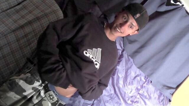 Shredded Eastern European amateur twink jerked off