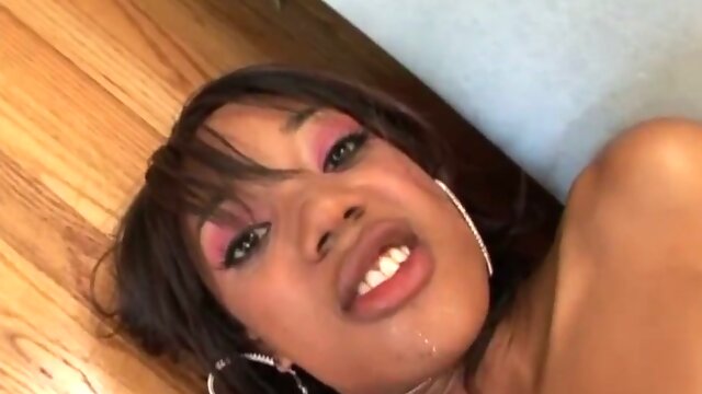 Sydnee Capri Marie Luv Kapri Styles share a man in intense group sex with double penetration
