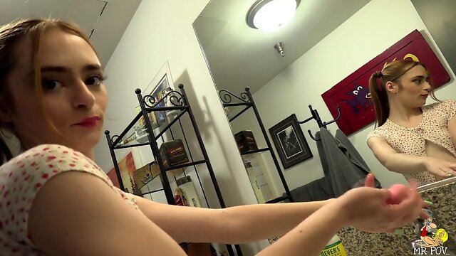 Reese Robbins plays babysitter in behind-the-scenes quiet encounter