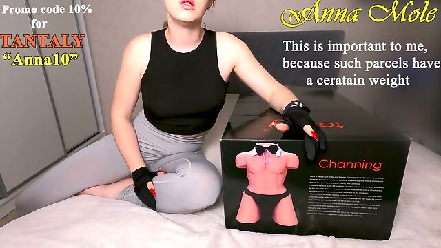 PAWG Anna Mole rides and twerks on a DILFs cock while worshiping his feet