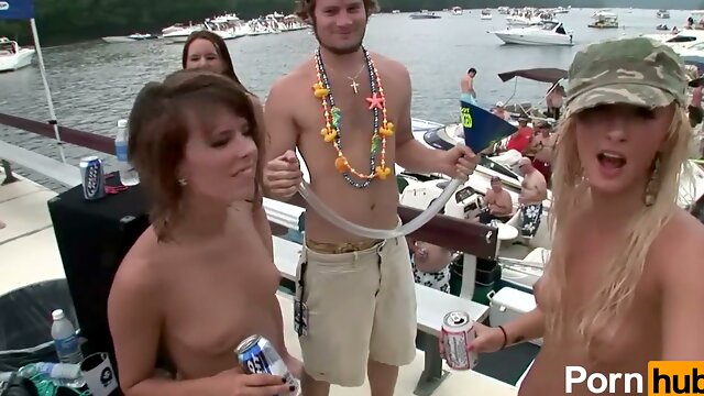 Bikini, Openbaar
