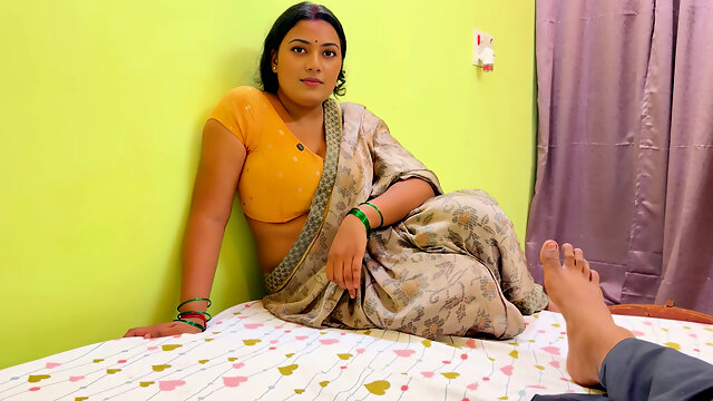I Went to Chachi Room Because Her Husband Went Outside and We Share Single Bed Fuck Her Full Hindi Viral Video