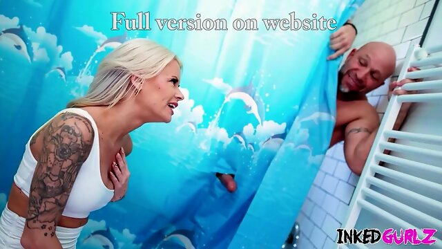 Tätowiert