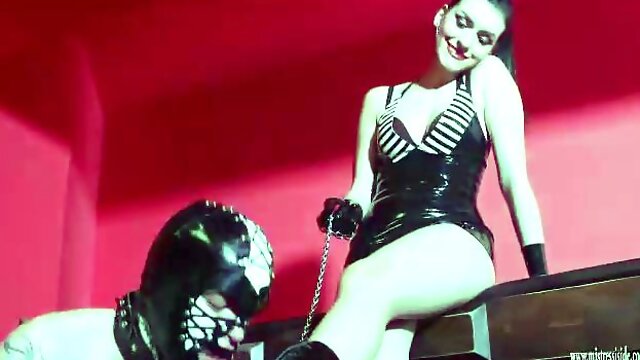 Dominant Kvinna, Latex, Stövlar