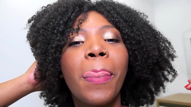 KIARA HOT gets eaten out and she returns the favor with a blowjob until Allan Chocolate bust a nut