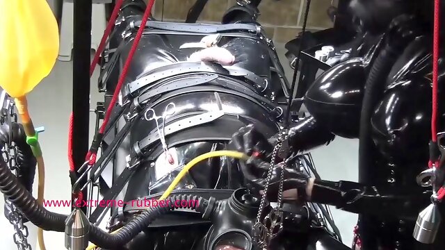 Pissen, Latex, Herrin