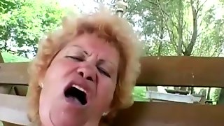 Shaggy granny Effie anal outdoor