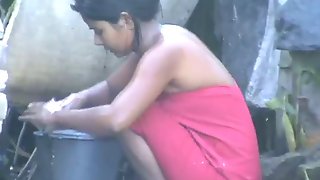 Indian Bathing Videos, Desi Baths