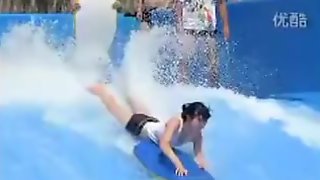 Seducing body of the cute flowrider peeked by beach hunter