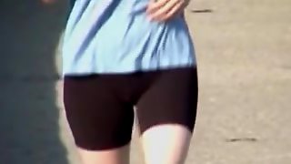 Candid cameltoe of amateur babe in sexy short shorts 03zd