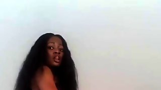 Ngouanda Amandine dancing