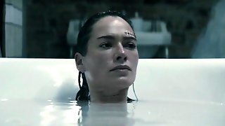 Lena Headey,Elle Crocker,Michelle Duncan in The Broken (2008)