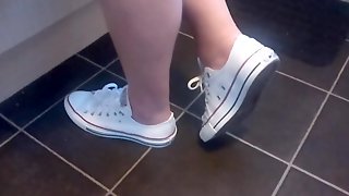 Converse shoeplay