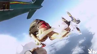 Undressed Hawt Gals Skydiving!