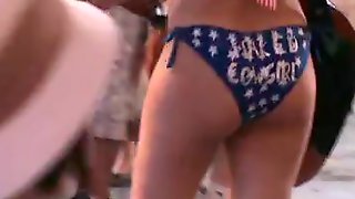 Candid Bikini in Times Square