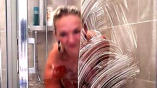 Voyeur Mom Shower