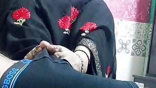 Priya bhabhi ka full Desi footjob video cumshot on leg