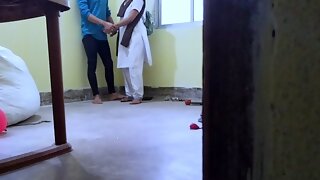 College student and teacher ne college ki store room me bindass chudai karte time kisine video bana di