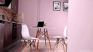 Mutti, Gefälschte Titten