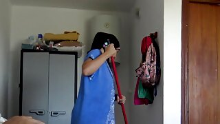 Real Amateur Cleaning Maid Gives Her First Rimjob And Swallows His Cum